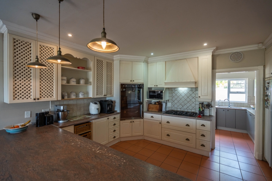 5 Bedroom Property for Sale in Seafield Eastern Cape
